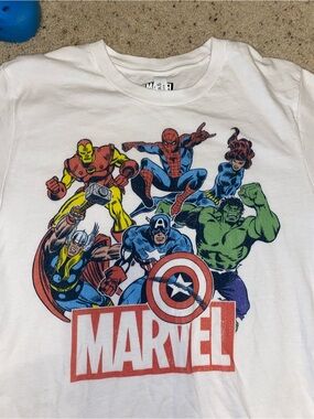 Marvel Avengers Adult Size Small Vintage Classic Comic Tee White Character Shirt